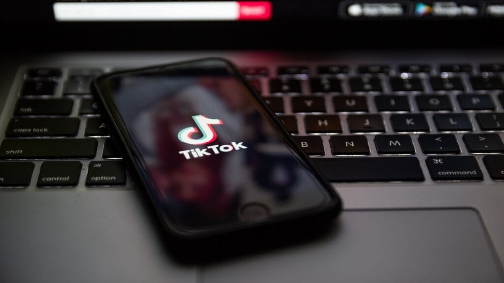 Tiktok lança anúncios de viagem para capturar momentos de planejamento de viagem 30 shutterstock 1634542249