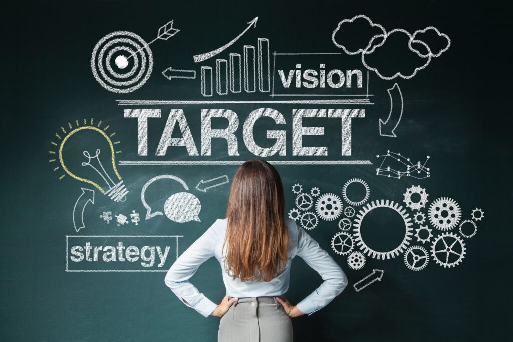 10 Estratégias para pular Iniciar seu plano de marketing de hotel 9 68ddce595e5e2642ed545289 65284b5cb29ee8599d31d9ea Businesswoman looking at strategy sketch 637683624