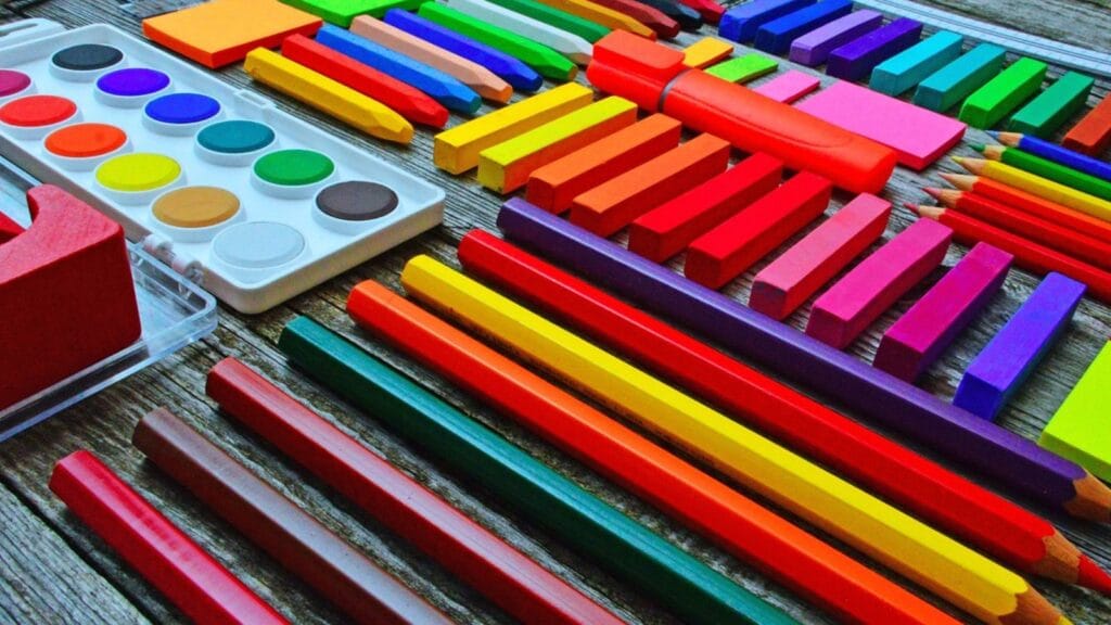 7 dicas para usar Inteligência Artificial e gastar menos com material escolar