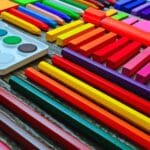 7 dicas para usar Inteligência Artificial e gastar menos com material escolar