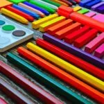 7 dicas para usar Inteligência Artificial e gastar menos com material escolar